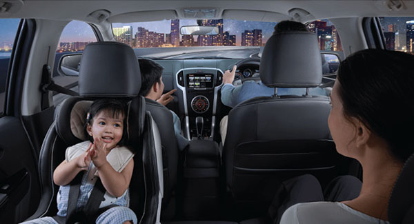 Isuzu Mux 4x2 - Interior